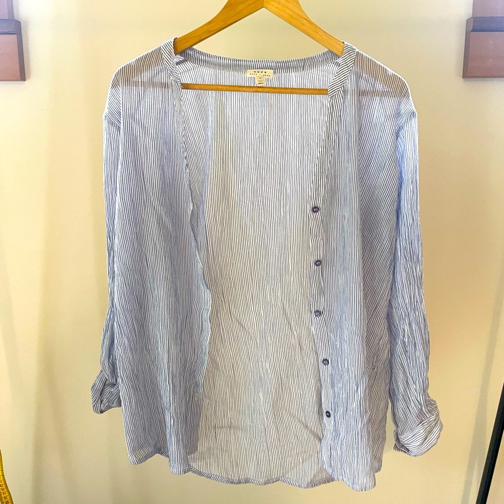 Soft Joie Light- Cotton Pinstripe Button Down Shirt Size Medium